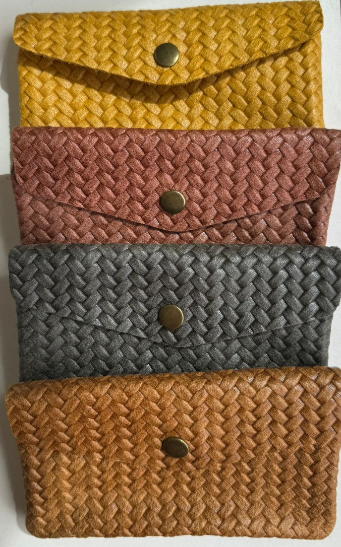 Monedero de piel trenzada